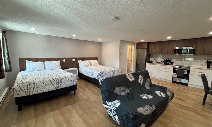 Grand Forks Hotel | Western Traveller Motel