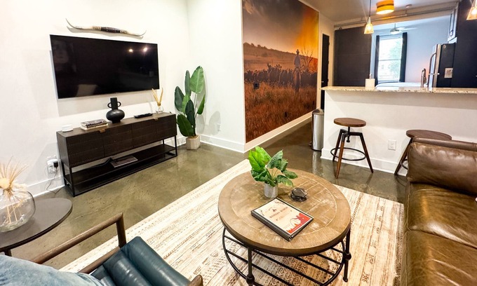 West End Condo | Western World | Stay Near Vandy and Centennial Park on West End, 10 min to Broadway
