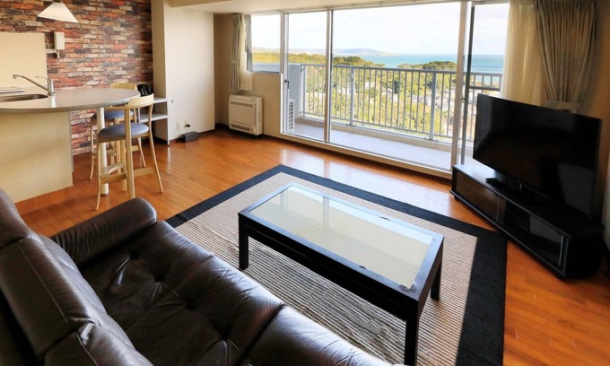 Katsuura House | Westernstyle room with living room and kitchen / Katsuura Chiba