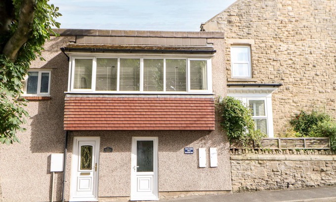 Coundon House | WESTERTON VIEW, pet friendly, with a garden in Coundon