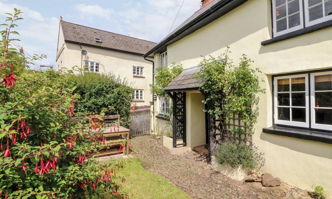 Worlington Cottage | WESTGATE COTTAGE, pet friendly, character holiday cottage in Lapford