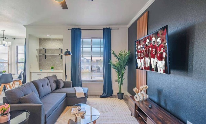 Glendale Apartment | Westgate Stay | Parking, Pool, Gym, Balcony W/D