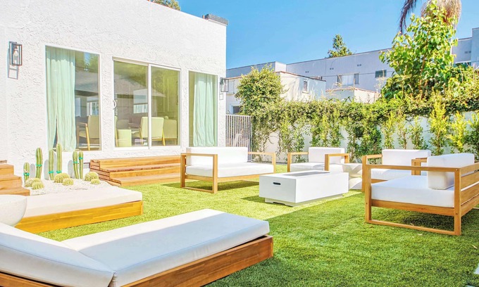 Melrose House | WestHollywood Villa 12PAX Jacuzzi&Garden Oasis
