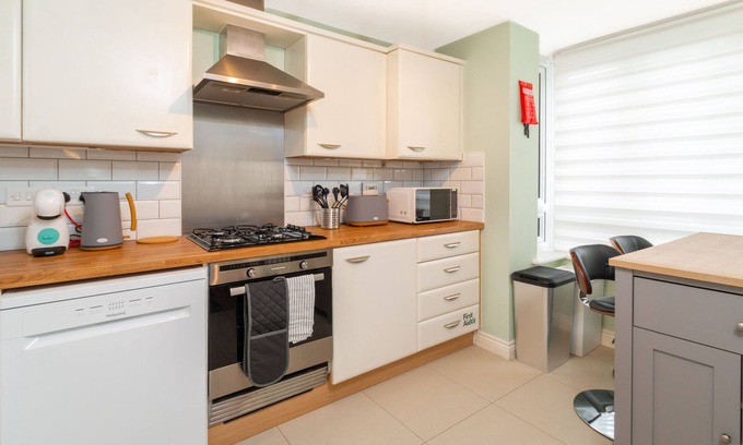 Peterborough House | Westlake Serviced Accommodation