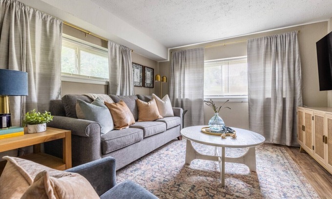Westlake Apartment | Westlake Stylish Apartment