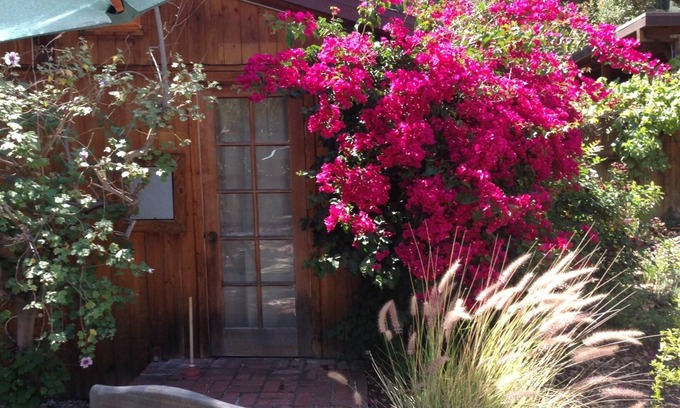 Thousand Oaks House | Westlake Village Country Guest Cottage in Lush Private Country Setting