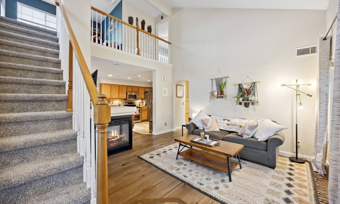 North Central Westminster House | Westminster Retreat - Pool & BBQ