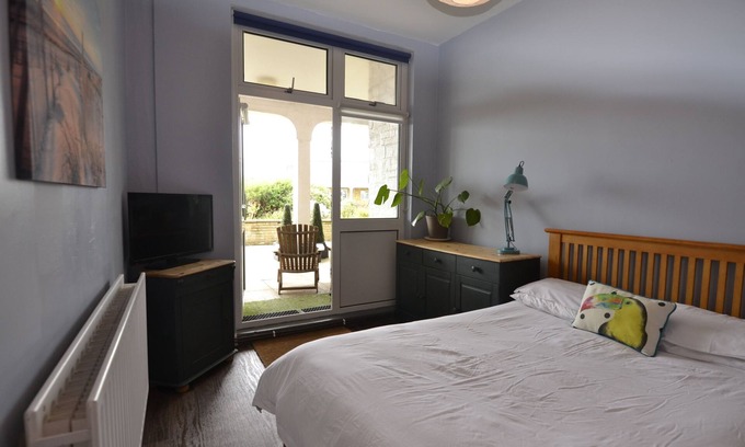 West Bay Apartment | Westpoint Apartments - Apartment 6 Dog Friendly