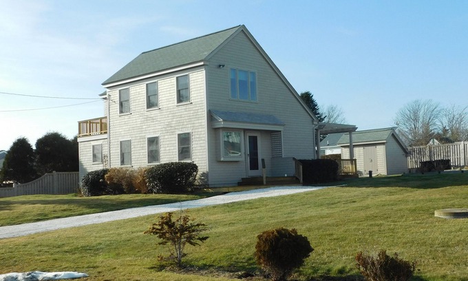 Adamsville House | Westport Beach Cottage. Walk to the Beach.