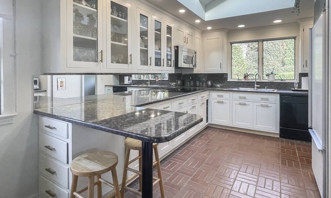 Westport House | Westport Gem - walk to shops, dining, town center, pet-friendly