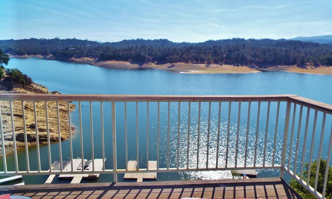 Oak Shores House | Westra's Waterfront Abode w/Private Dock, WiFi on quiet cul de sac!