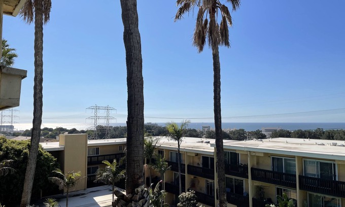 El Segundo Condo | Westside Beach Getaway