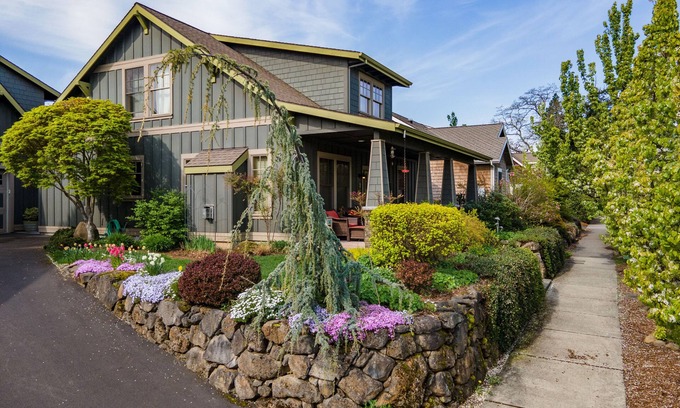 Hood River House | Westside Hood River! Great Location!