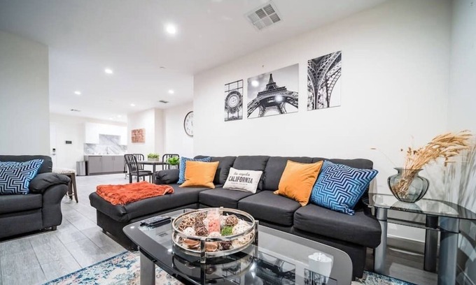 East Hollywood Apartment | Westside Retreat 3 bed apt near SoFi Stadium/LAX