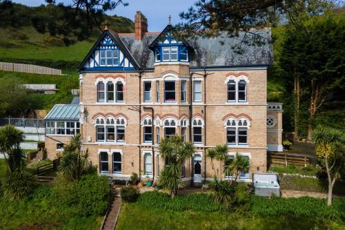 Hele House | Westwell Hall