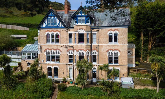 Hele House | Westwell Hall, large coastal house sleeping up to 29