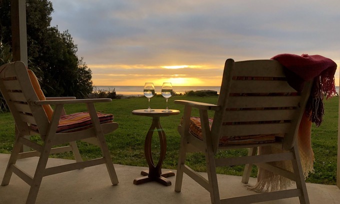 Charleston House | Westwood Beach Cottage.Minutes from the Beach