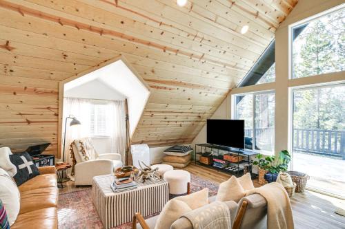 Peninsula Village House | Westwood Cabin Lake Almanor Across the Street!