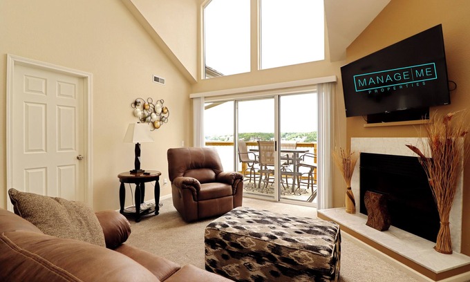 Osage Beach Condo | Wet Feet Retreat | Sleeping 8