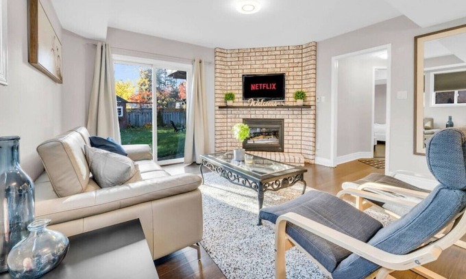 Alcona House | WGTA - 2282 Crystal Beach Rd (Lower) · 2BR Home in Innisfil w/ Backyard+Firepit+WFH Setup