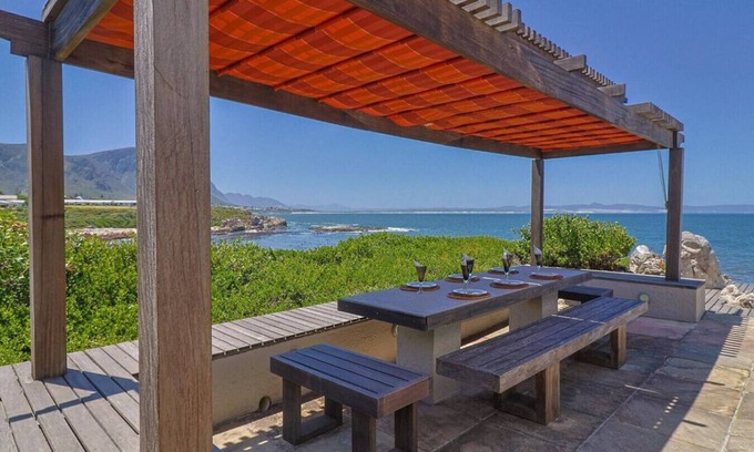 Hermanus Villa | Whalehaven Villa - Oceanfront bliss with pool