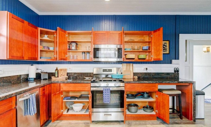 Hilo Apartment | Whaler`s Inn- Nautical Magical