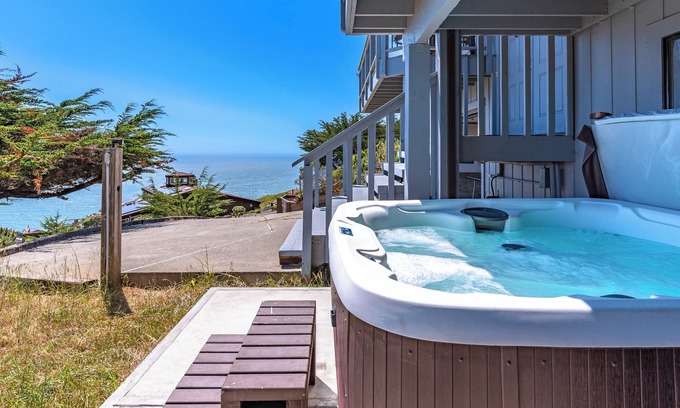 Dillon Beach House | WhaleWatch: Epic Views! FUN & Perfect Coastal Retreat/WiFi/HotTub/GmRm/Pup