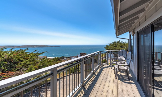 Dillon Beach House | WhaleWatch: Exquisite Coastal Retreat w/Epic Views!WiFi/HotTub/GmRm/Pup