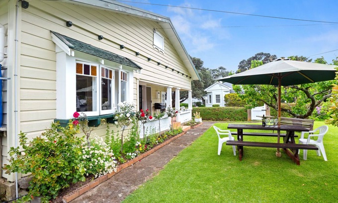 Thames House | Whare Nui on Rennie - Thames Holiday Home