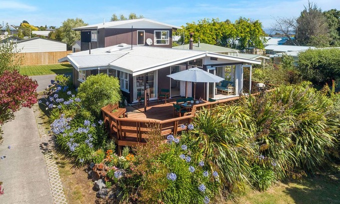 Wharewaka Cottage | Wharewaka Hideaway - Wharewaka Holiday Home