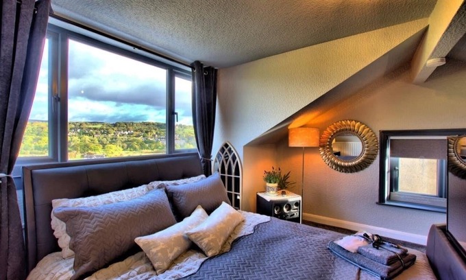 Ilkley House | Wharfe View Cottage Ilkley. Spectacular views. Designer inspired. Cosy.