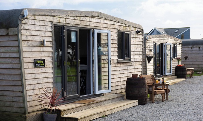 Helford Passage Cottage | WHEAL AMELIA LODGE, pet friendly, with a garden in Helston
