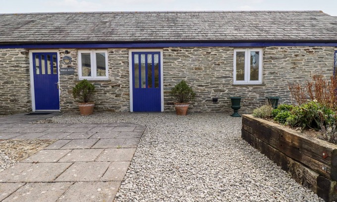 Newquay Cottage | WHEAL KITTY, pet friendly, with a garden in St Newlyn East