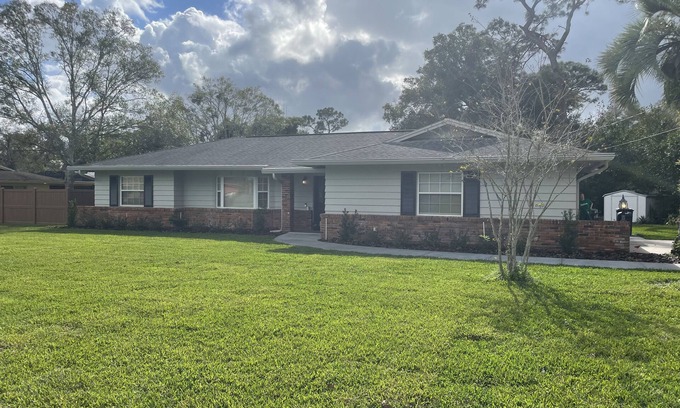 Longwood House | WHEELCHAIR ACCESSIBLE 3 Bedroom 2 Bathroom Home