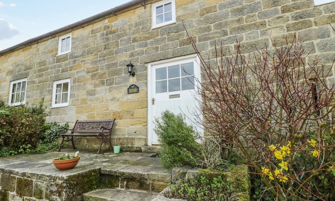 Briggswath Cottage | WHEELHOUSE COTTAGE, pet friendly, with a garden in Fylingthorpe