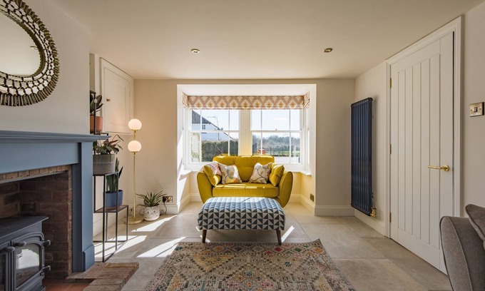 Staplecross Cottage | Wheelwrights Cottage - beautiful cottage by Bloom Stays, sleeping 5 guests in 3 bedrooms