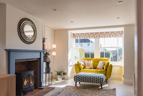 Staplecross House | Wheelwrights Cottage by Bloom Stays