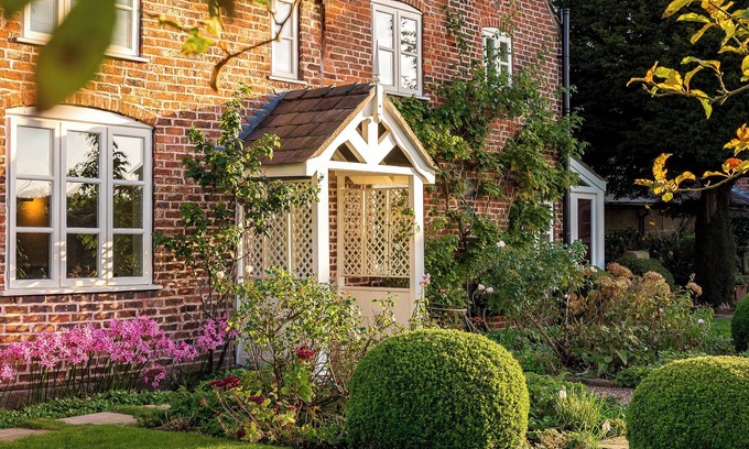 Beeston Cottage | WHEELWRIGHTS COTTAGE, pet friendly, with open fire in Tarporley