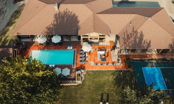 Central Okanagan Apartment | Where Friends & Family Connect 5 Acre Pool Home