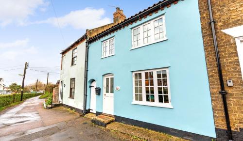 Southwold House | Wherry Cottage, Sleeps 8