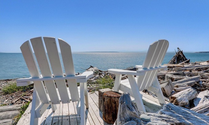 Coupeville House | Whidbey Island Beach Cottage, ON THE BEACH at Admiralty Inlet! Sunset Views!