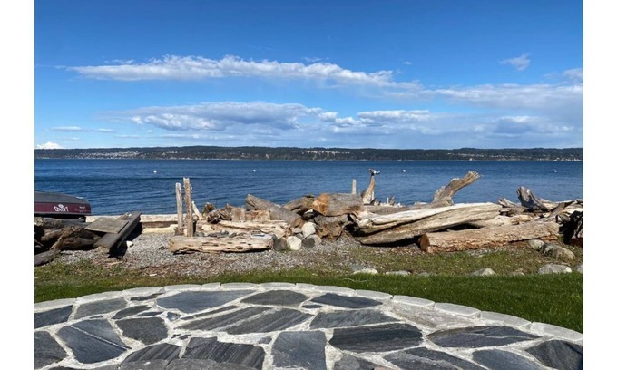 Coupeville House | Whidbey Island No-Bank Waterfront Beach House