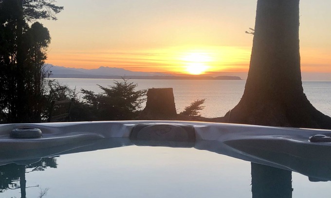 Coupeville Cabin | Whidbey Island Waterfront cabin! Best Sunsets on the West side! YES! SPECIALS!