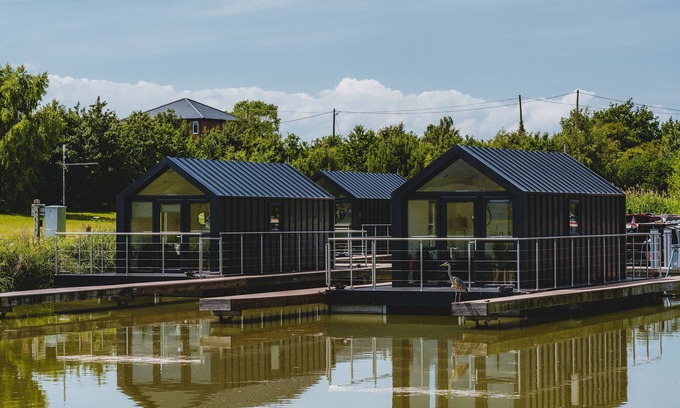 Huxley Apartment | Whimbrel - Marina that sleeps2 guests in 1 bedroom