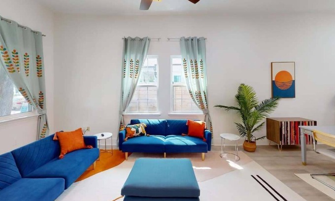 Mid-City House | Whimsical 5BD | Sleeps 12 |Parking| Central Locale