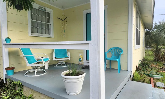 Pensacola House | Whimsical beachy little house near NAS/Dwntn