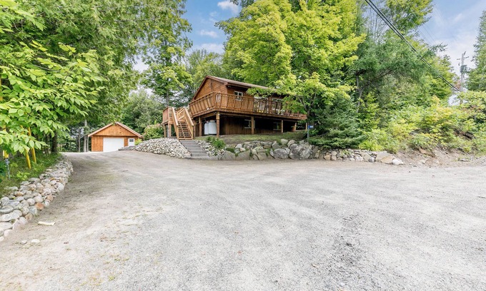 Huntsville Cottage | Whimsical Muskoka Cottage in beautiful Hidden Valley