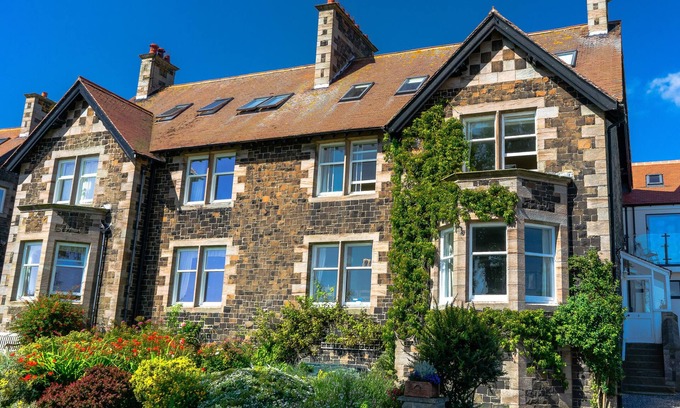 Embleton Cottage | WHINSTONES AT 4 THE VILLAS, pet friendly, with open fire in Embleton
