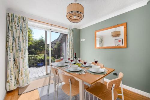 Worcester House | WhiskAwayHomes - Pirie Avenue