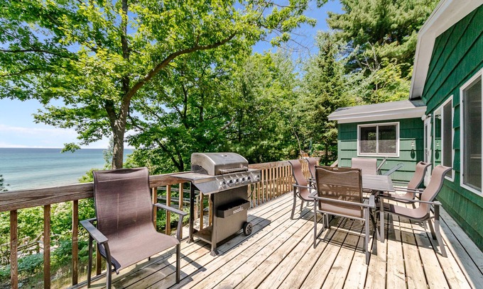 New Era House | Whiskey Creek Cottage | 8 Bed, 4 Bath